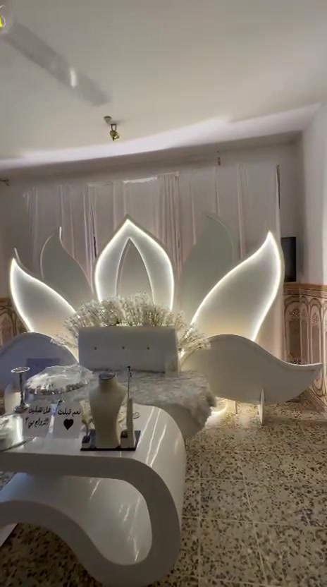 مجمع جدايل بغداد 
عدنا ايضا من هذه التصاميم الحديثه  من كوشات الاعراس ايضا متوفره  داخل المجمع 
للحجز
***********
