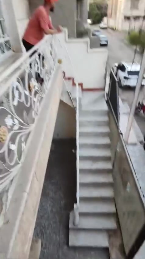 بيت مساحه150 ببو طياره وجها ملكي طابق اول وثاني يحتوي على طرمه عند مدخل البيت+ 3غرف +مطبخ حار بارد +ستقبال +حمامات عدد2هاذ مساحه 150 للستفسار وتساب فقط***********
