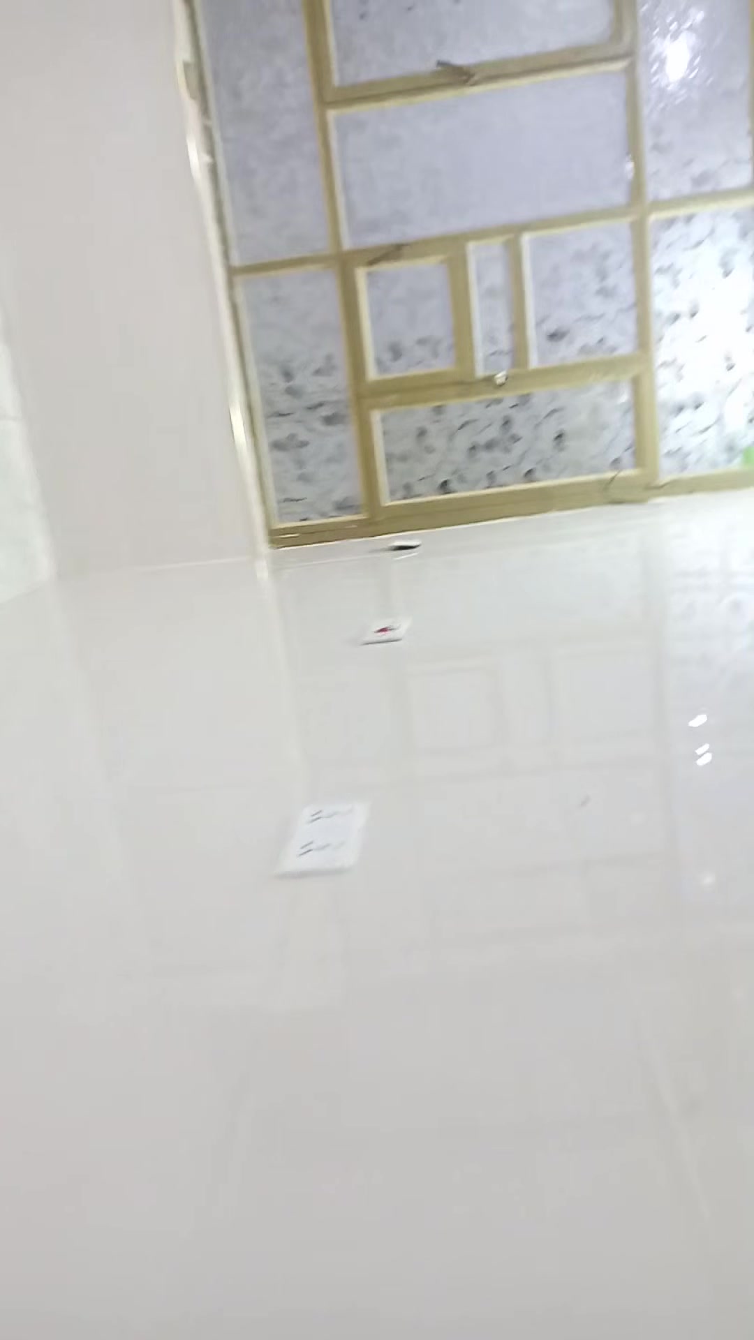 السلام عليكم مشتمل للأيجار شارع الشارقة طابق ثاني حديث للأتصال:***********
