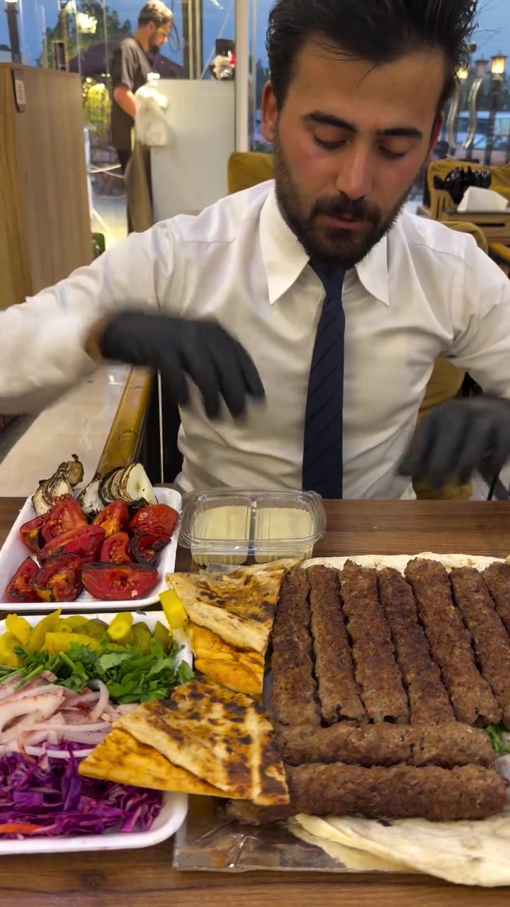 كيلو كباب لحم عراقي امانه و 
توصيل مجاني 
اهلا سهلا بيكم 
***********
***********
