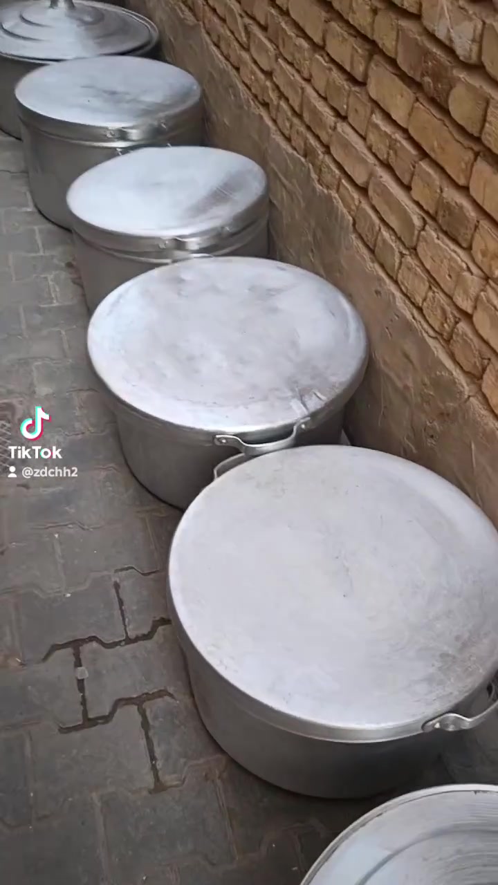 السلام عليكم جدوره للبيع مال مناسبات انضاف كلش سعر 350///***********
