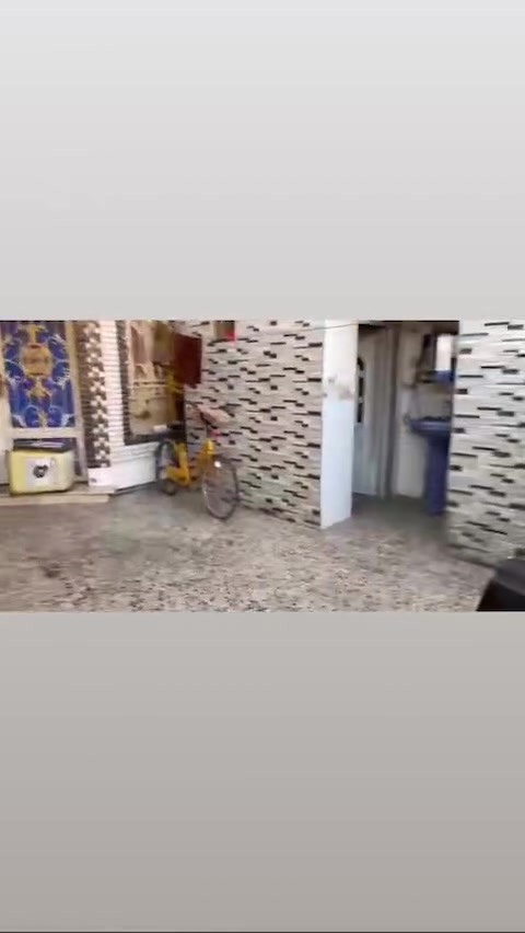 السلام عليكم الدار للبيع قرب سوق مغربه
مساحته 156 متر طابقين كونكريت
الطابق الأرضي يتكون من كراج + استقبال + صاله + مطبخ + غرفه + صحيات خارجيه + منور 
الطابق الثاني يتكون من غرفه كامله + استاره +بيتونه 

الاستفسار ع الرقم هـ ***********

