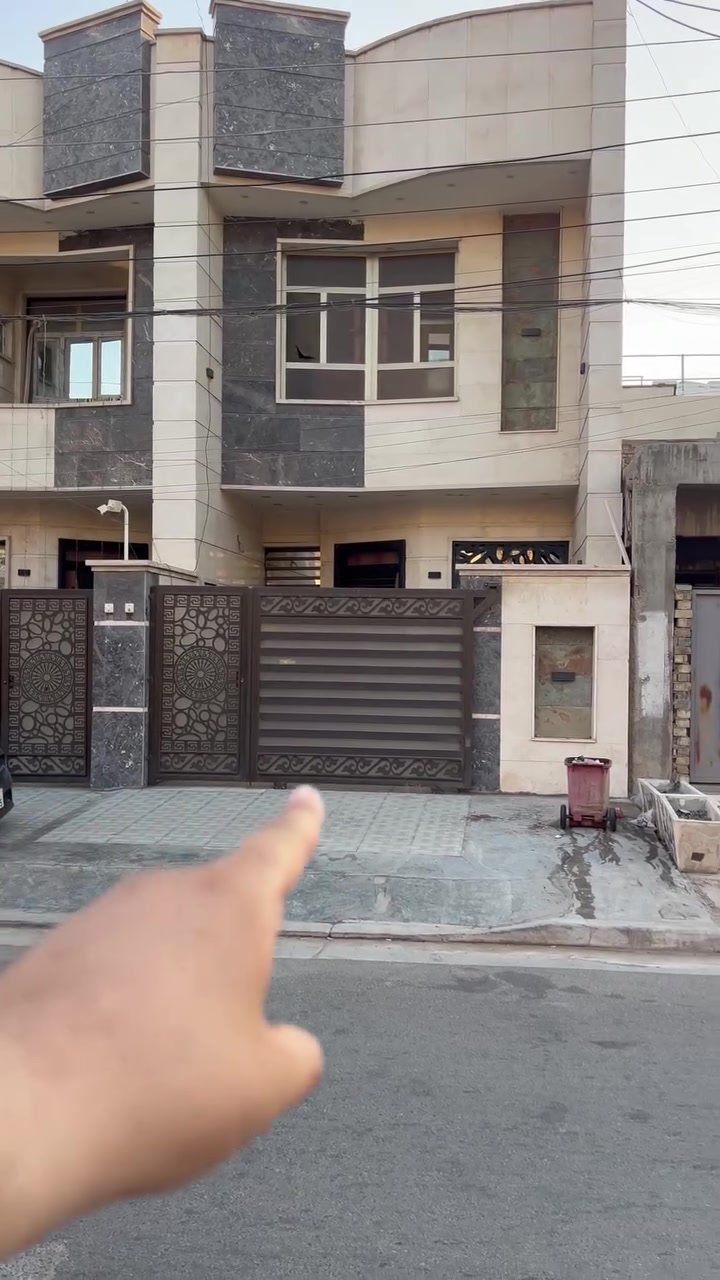 للبيع دار 🏠  بغداد السيديه مربع الاقتصادين قرب شارع ٤٠من ارقى مربعات في السيديه شارع ١٥م ورصيف ٣ م بيت واجهيه ٥ نزال ٢٥ يحتوي صاله مطبخ خدمات صحيه عدد ٣ وغرف نوم عدد ٤ واجه مرمر ارضيات مرمر بناء درجه اولى لمعرفه السعر اتصال ☎️ او زياره المكتب. مهند الغريري السيديه شارع العلوه  مقابل مدرسه حلم الغد الاهليه ***********
