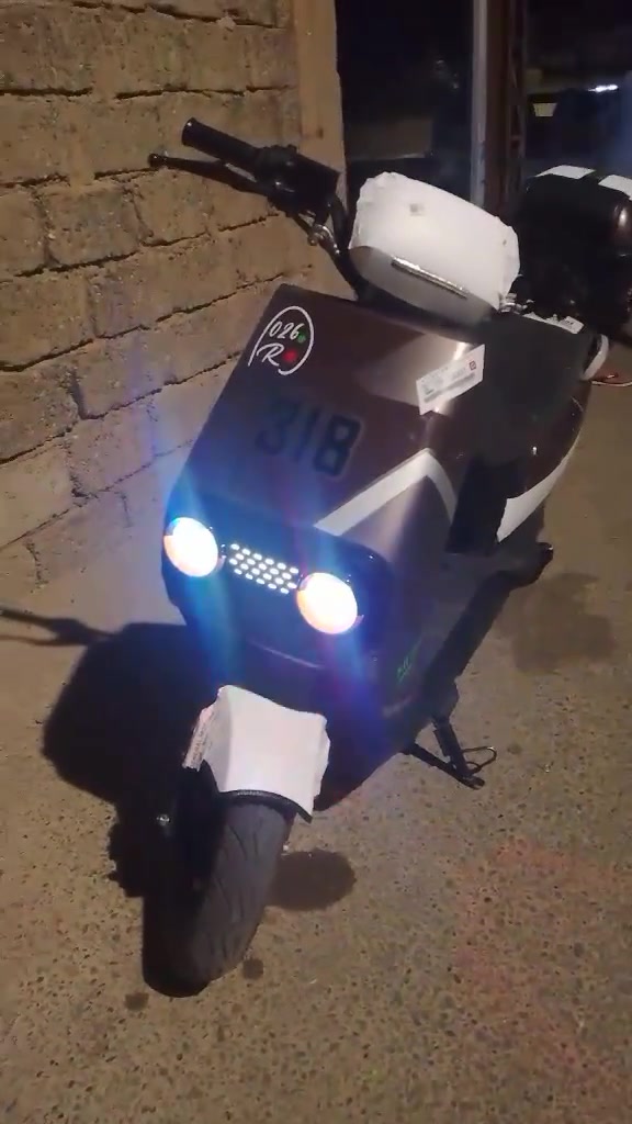 سلام عليكم عندي مطور شحن  318للبيع المطور كلو شرط نظام بك وكلو شغال السعر 700وبي مجال ***********

