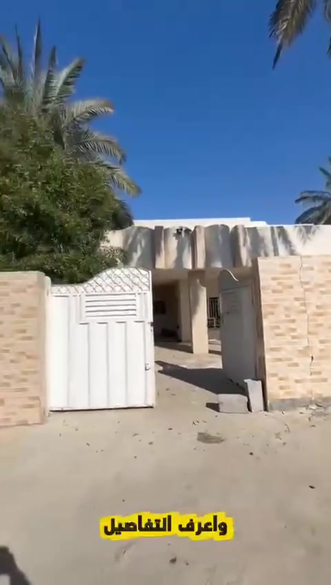 السلام عليكم بيت للبيع في البعيثه مساحته 410 متر
 يبعد عن السده 10 متر 
يحتوي على 9 غرف نوم وخدمات طابقين البيت 
نزال17 
جبهه 24 ونص 
تحويل اقرار محكمه مباشر مع صاحب الارض 
للاستفسار الاتصال ع الرقم 
***********
***********
