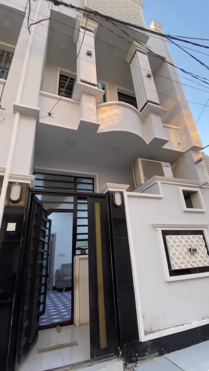 🏡 50 متر طابق ونصف في حي الفتح
فرصة مميزة لامتلاك دار بموقع حيوي في حي الفتح – السايدين (الجاير)، قريب جداً من الشارع التجاري.

🔹 غرفتا نوم

🔹 استقبال

🔹 مطبخ

🔹 3 مجاميع صحية

🔹 موقع مميز قريب من جميع الخدمات

لا تفوّت هذه الفرصة، سواء للسكن أو الاستثمار.

📞 للاستفسار والحجز:

***********

***********

#عقارات_الجاير #حي_الفتح #كربلاء #عقارات_كربلاء #بيع_دار #فرصة_عقارية #استثمار_عقاري #عقارات_أرض_الثراء
