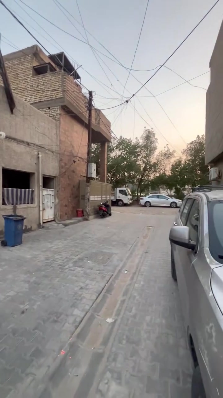 سلام عليكم دار للبيع المساحه150متر الواجه 10النزال15 
موقع البيت جامع النداء للستفسار اكثر الاتصال ***********
