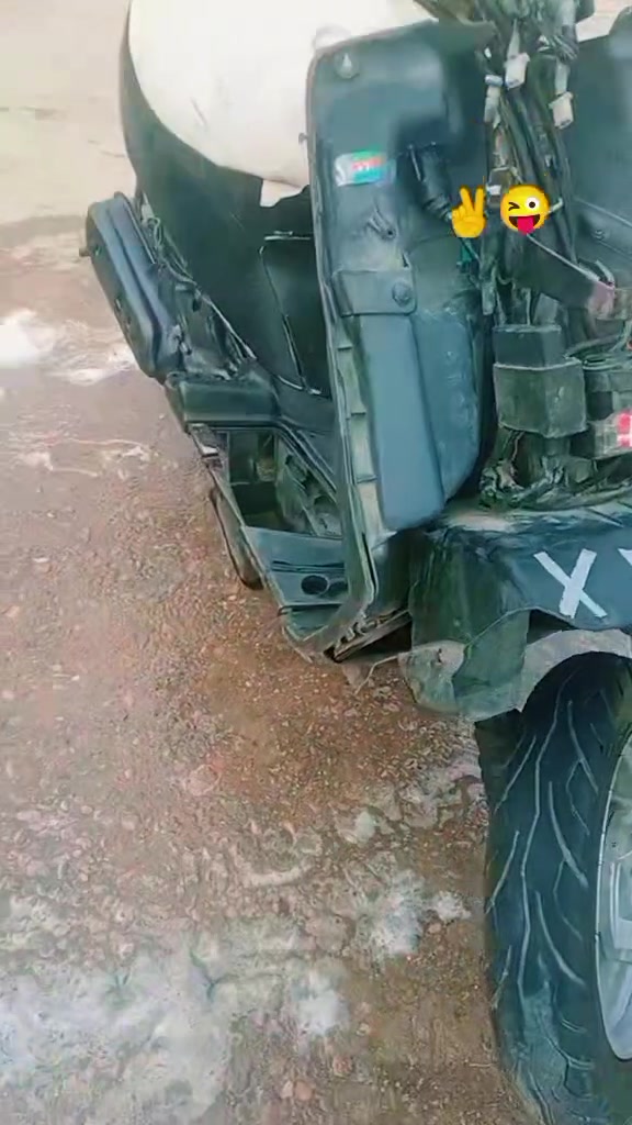 السلام عليكم دراجه للبيع نظيفه دراجه تسع اللي يريد خله يتواصل وياي مكاني المجر كبير هذا رقمي *********** والسعر 125 بيها مجال

