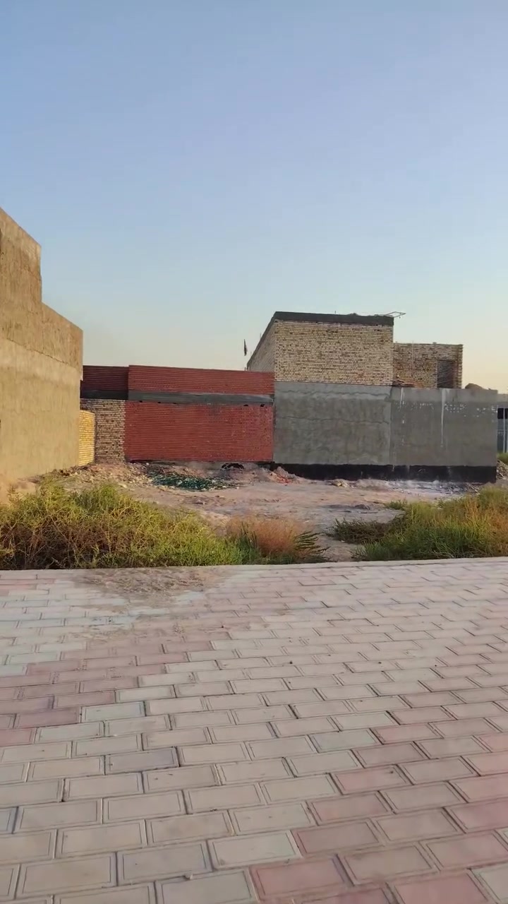 سلام عليكم قطعه أرض للبيع مساحته ٢٠٠ متر طابو صرف عشارع مباشر كافه الخدمات بيه كهرباء مجاري ماء طوريج الرجيبه حي الزهراء مقابل البانزين خانه السعر ٦٨ وبيه مجال بسيط الاستفسار الاتصال على الرقم ***********
