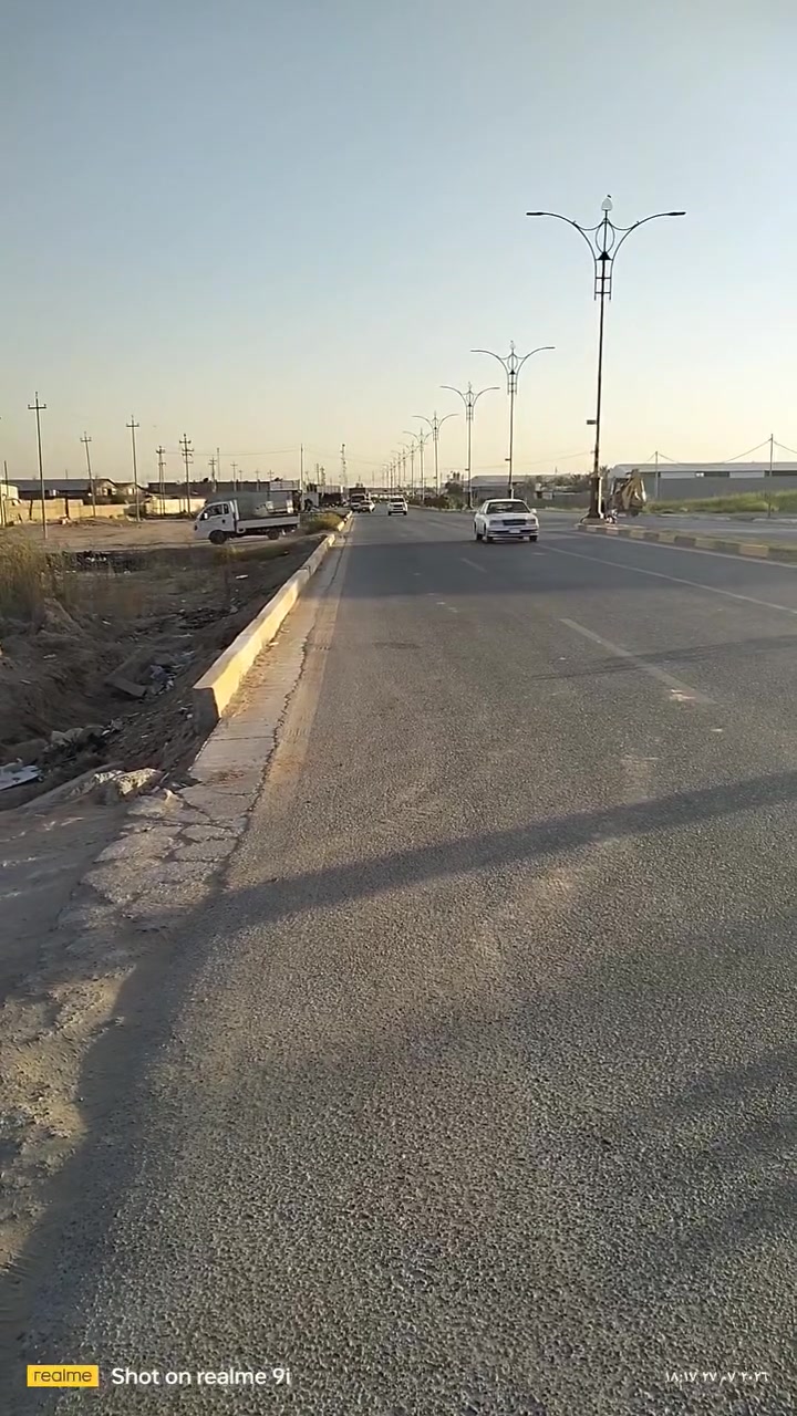 سلام عليكم دار للبيع سند 25 بسمي كربلاء طريق العطيشي قرب البانزين خانه بحي عصام وره السجه ثالث بيت بيت حلو مرتب بس من بره يرادله تلحيظات بسعر مناسب ***********
