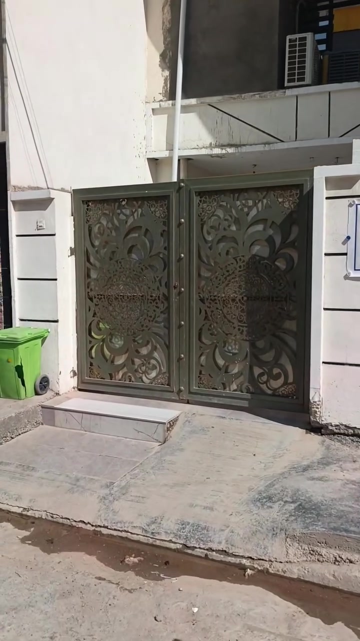 سلام عليكم بيت مساحة 100متر شارع زيتون رئيس مقابيل الصحة 
سعر خاص
***********
