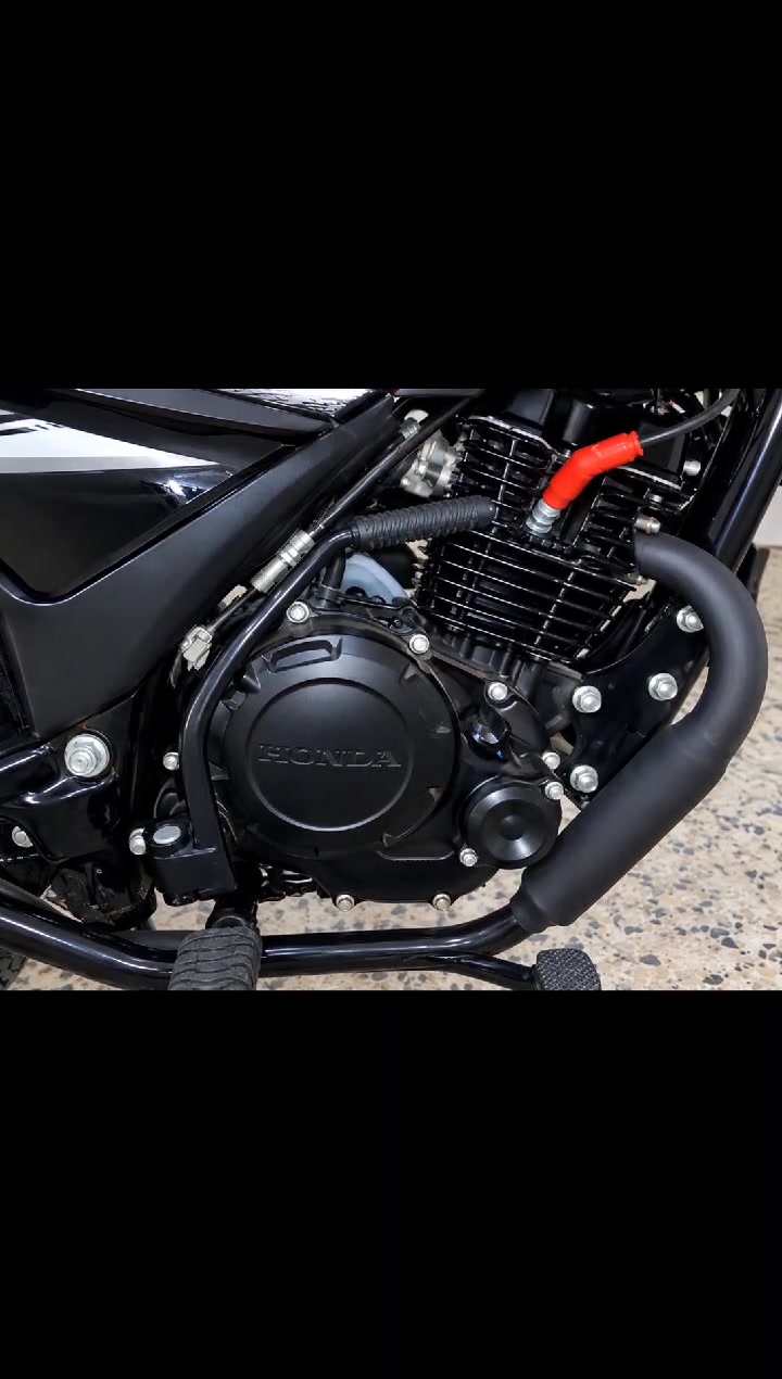 🏍️ للبيع دراجة هونده 125 موديل 2023
📍 الموقع: البصرة – شمشومية
الموديل: 2023
السعة: 125cc
رقم وسنوية باسم المالك
الكير نضيف
المكينة نظيفة
الدراجة استخدام شخصي
البدي نظيف وحالتها مبينة بالصور
جاهزة للاستخدام والنقل
💰 السعر: 2,700,000 دينار قابل للتفاوض البسيط للجادين فقط.
📞 للاستفسار والتواصل:
***********
الرجاء عدم بخس الدراجة، والسعر قابل لتفاوض بسيط فقط.