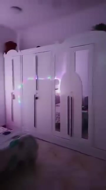 بمليون وبيها مجال 
غرفه 10قطع تصميم تركي خشب عراقي ضررها هاي تاج مال جربايه لين قاط ثاني بلفره مال درج طكوها بلمحجر وتصليحها ميكلف 12 الف،جديده صار 10 ايام من مشتريها وطبعا كبيره ع غرفه
مكاني بعقوبة الوثبه
