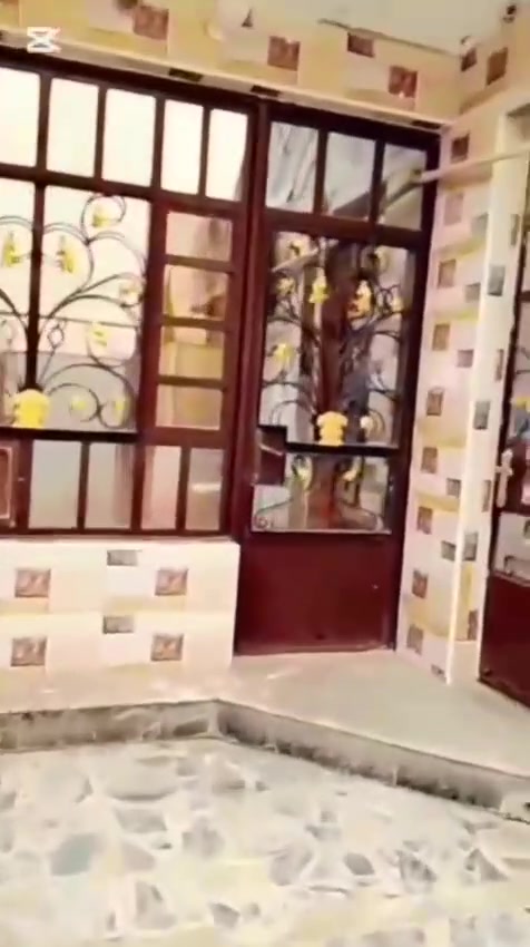 سلام عليكم✋ 
دار للبيع مساحة 95 الواجهة 80'4 النزال 20 متر♥️ 
بناء جديد سنه٢٠١٥🆕🆕 
طابقين معزولة يطل على ثلاث شوارع❤️ 
عرض شارع 20 متر طابو ملك صرف😍 
الموقع ممتاز جدا😘💘 
العنوان بغداد الجديده النعيرية قرب مدرسة حمورابي🌹🌹 
السعر 225 وبي مجال🤑🤑 
التصال على *********** ☎️
