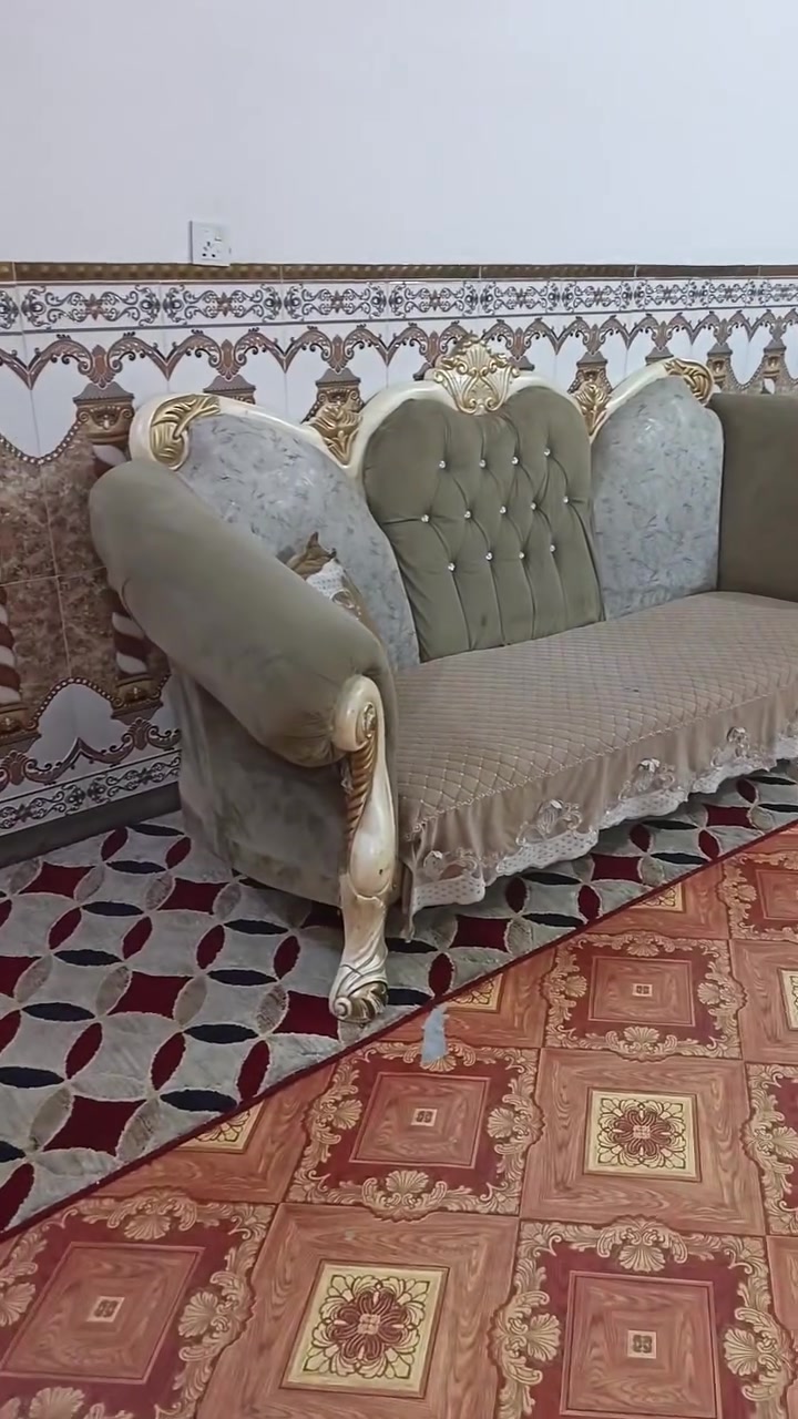 السلام عليكم إخوان عدي هاذ التخم ملكي عظم عاج مستخدم نضيف للبيع مكاني بغداد للتواصل ***********
