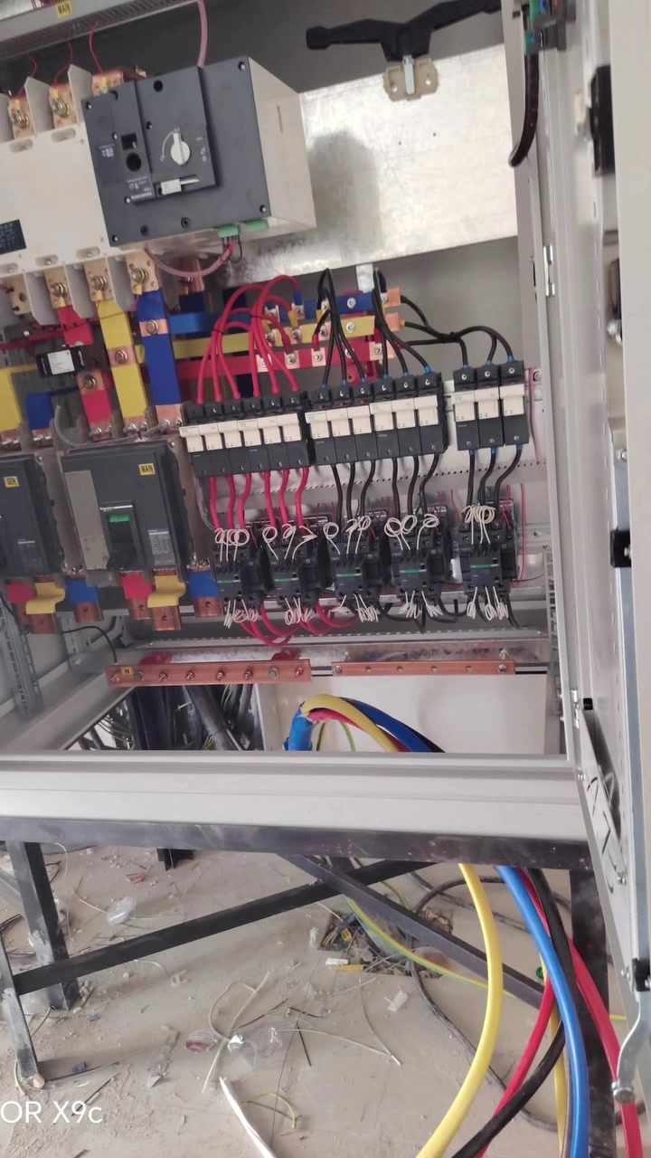 ⚡ تأسيس وصيانة كافة الشبكات الكهربائية.
​⚡ تركيب أجهزة الإضاءة الحديثة (LED، ديكورات، وسمارت هوم).
​⚡ كشف وحل المشاكل والأعطال المستعصية بفحص دقيق.
​⚡ سرعة في الاستجابة والتزام تام بالمواعيد.
​📞 للتواصل والاستفسار:***********
