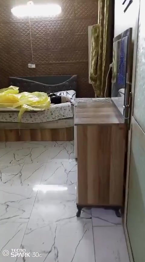 امتلك 🏡 بسعر 28 مليون فقط

🏡 دار للبيع – طويريج / الحولي

🔹 المساحة: 100 م² (طابو زراعي).

مواصفات الدار:

• غرفة نوم رئيسية.
• غرفة نوم (عكادة).
• غرفة استقبال.
• صالة.
• مطبخ.
• صحيات.
• بناء نظيف ومعتنى به.
• السندويج درجة أولى.

الموقع:
📍 طويريج – الحولي، مقابله نزلة شارع نظوري.

• واجهة الدار على الشارع الرئيسي (شارع أبو حنان).
• يبعد عن الشارع الرئيسي حوالي 500 متر.

💰 السعر: 28 مليون دينار عراقي، قابل للتفاوض.

📞 للتواصل والاستفسار:

• ***********
• ***********

🏢 مكتب مدى المستقبل للعقارات

نرحب بكم ونستقبل جميع طلبات البيع والشراء بكل احترافية وأمانة، ونسعى لتقديم أفضل العروض وخدمة مميزة لعملائنا.
