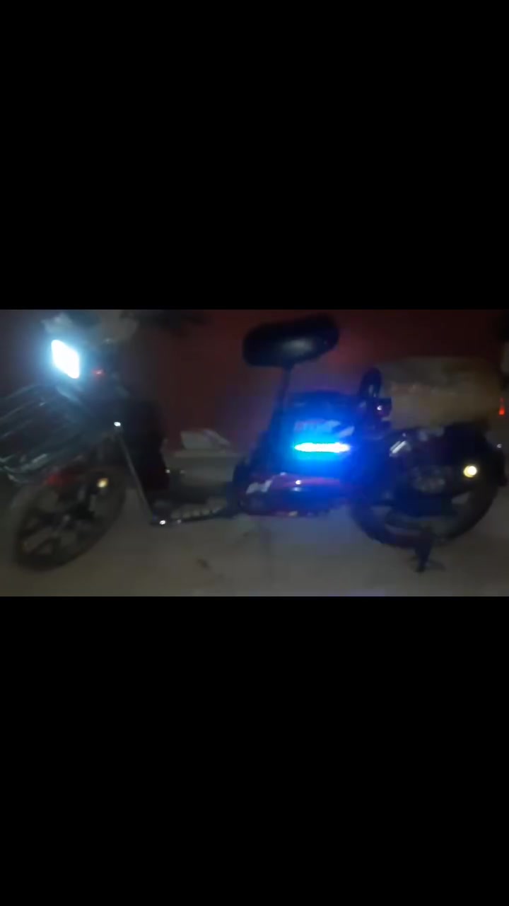 سلام عليكم متاح ماطور شحن للبيع 

نضيف جداً وجاهز مابي اي عطل او خلل 
الكهربائيات كله شغاله فول اشاير بك لايت 
الكلوب الامامي والهورن ومزود بنشره بالصفحه
فقط الي فوك الشاشه مكان برغي مكسور وممأثر
السعر موجود كداكم 👈🏻300 وبي مجال للطيبين 
او مراوس بماطور سرفيز حته لو يحتاج ترتيبات 

بصيطه مكاني صلاح الدين قضاء الضلوعيه
