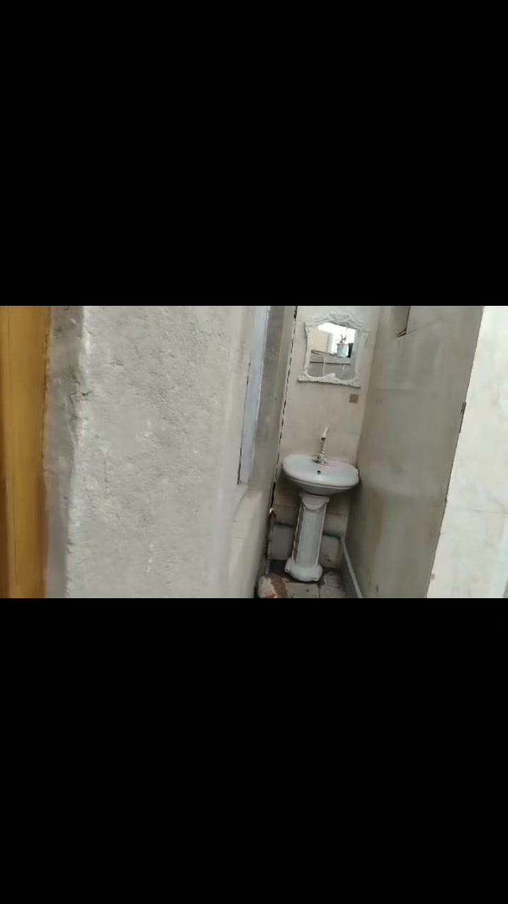 #بيع_مستعجل
 دار للبيع مساحه ١٠٠ متر طابقين بي ٣ غرف نوم طابقين ارضيه كاشي و سيراميك في  أبو خستاوي شارع منصور السماك قرب المختار  قريب من الشارع العام 
  السعر ٦٠    يبعد  تقريبا ١٠٠ متر عن  الشارع العام سند 25

مكتب عالم العقار 🏦
***********📞

م.علي كاظم ذرب المعموري
