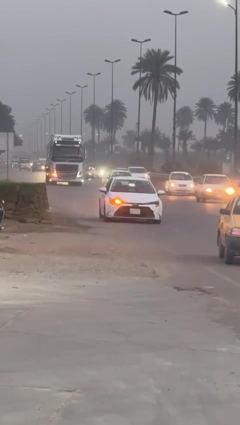 نساف ماك نيسان موديل 26 شركة نهرو الحداد شغل تركي و حديد تركي تفصال جك 180 عملاق شاصي 16 كاعية 8 صفاحيات 6 أربع دناكير 16 تانكي + صناديك ذرعه 33 متر بدون تعلاوه 31 متر مشتغل شهرين بس بدون تاير ويل أبيع فصل و ربط سليمانية سعر بلاش 
اي ستفسار *********** و خادمكم اني
