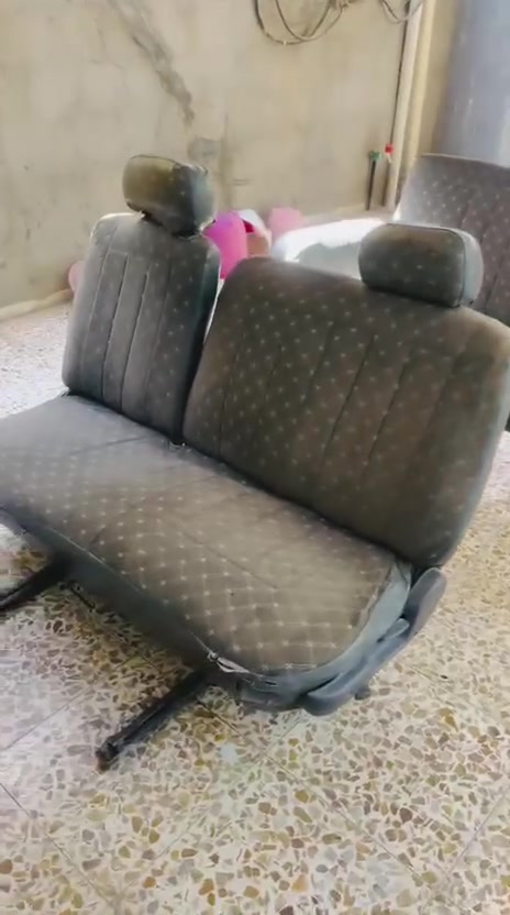 السلام عليكم كشنات ابريجو للبيع نضيفات ودشمتهن والسفنج مالتهن يخبل خير من الله السعر 350 وبيهن مجال ***********
