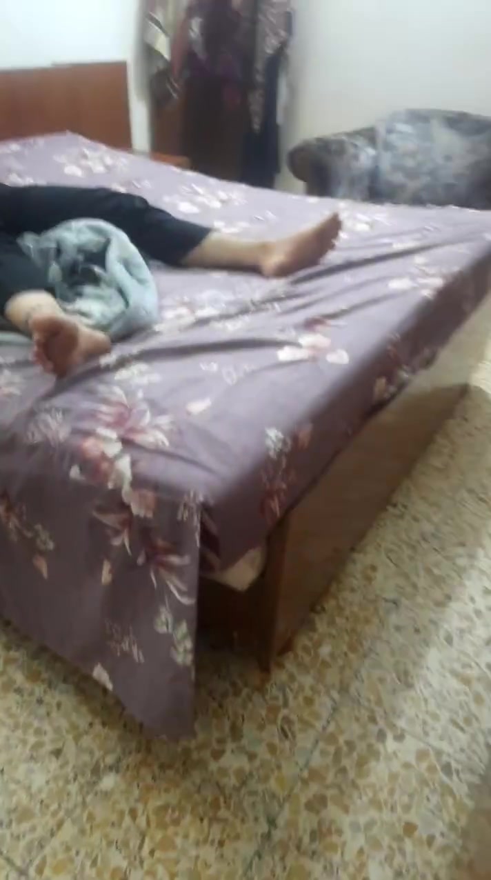 عندي غرفة نوم للبيع مكاني شارع فلسطين السعر ١٧٥ وبي مجال ***********
