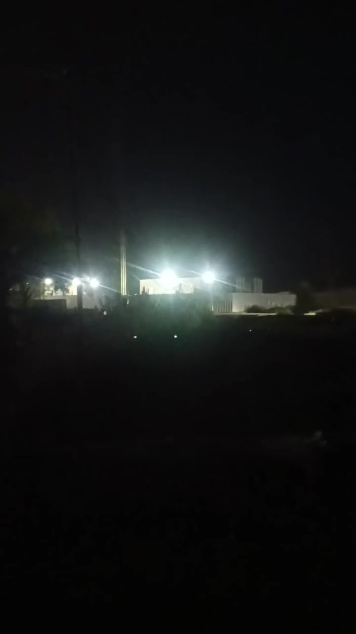 سلام عليكم شباب اكو بيت كامل للبيع المساحه خمسميه كهرباء وماء موجود يم سيطره مال النهروان 
***********
