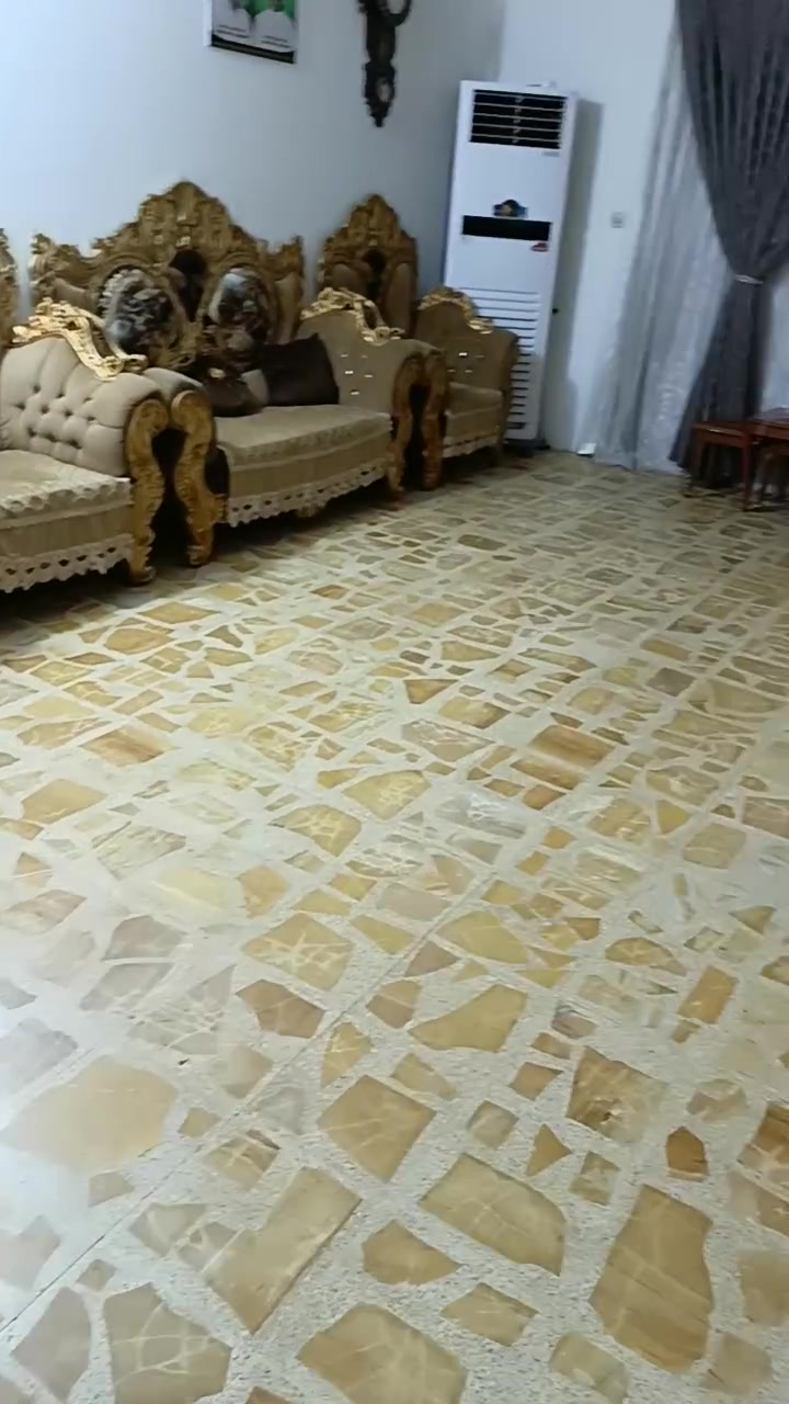 قنفات ملكية للبيع 🛋️✨
قنفات ملكية مرتبة ونظيفة للبيع، مناسبة للبيت والصالون 🌷
💰 السعر: مليون ونص فقط
📍 المكان: الكوفة – حي ميسان

للجادين فقط، والاستفسار والتفاصيل مراسلة خاص 📩
السعر قابل للتفاوض بالمعقول.
التواصل على الرقم /  ***********
