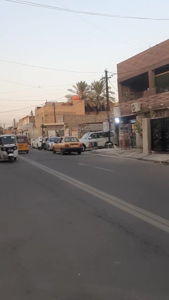 دار للبيع منتصف شارع المعهد بالضبط رابع بيت عن شارع المعهد مكتبة تاج المعارك القديمه شارع المدارس العريض مقابل دكتور همام للأسنان المساحة ١٧٥ واجهة ٥ وربع  نزال ٣٠ متر للإتصال *********** واتساب أيضا.
