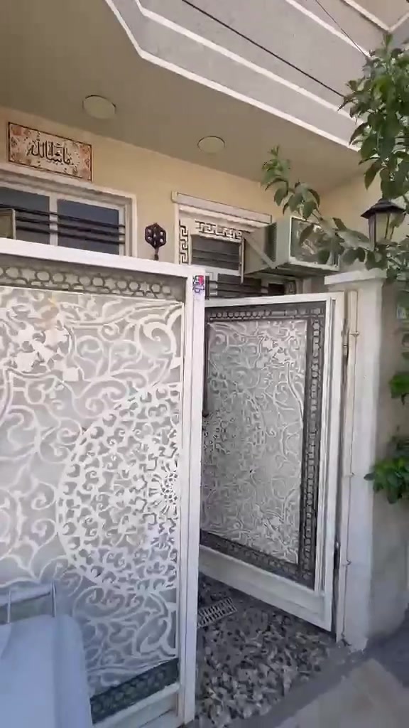 سلام عليكم بيت 75 متر نزال 20 واجه 4 إلى ربع في منطقه السريدات بدايه المربع الثاني بيت بناء حديث طابق ونص الاستفسار ***********
