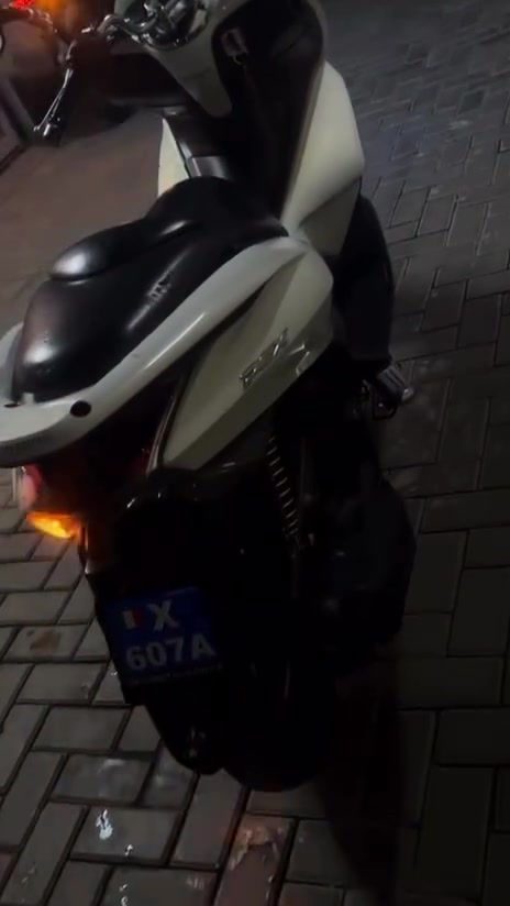 السلام عليكم PCXجيل اول مكينه 125ممفتوحه بلاديه نضيفه مابيها اي نقص فقط الترايش موجودات بس يرادلهن فايبر ليط تعبانات ودكمه كلوب نكره سلف بكل وقت السعر مليون و200 وبيها مجال العنوان بغداد جامع النداء متواجد خاص او للاتصال ***********
