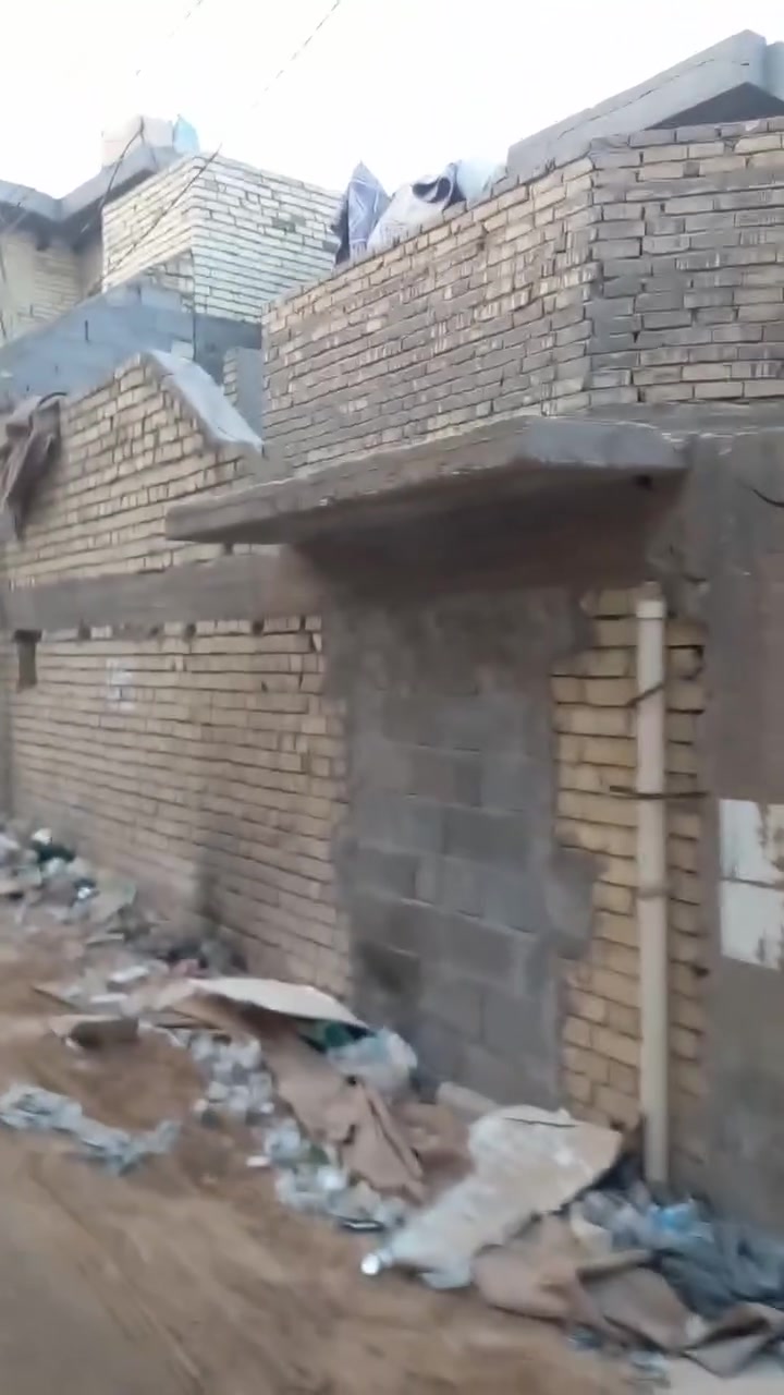 بيت للبيع بمساحة 100متر سند 25 يتكون غرفتين نوم وصاله واستقبال ومطبخ وصحيات العنوان طريق كربلاء بابل قريب جامعة كربلاء السعر 65 مليون قابل للتفاوض للأستفسار اتصال *********** / ***********
