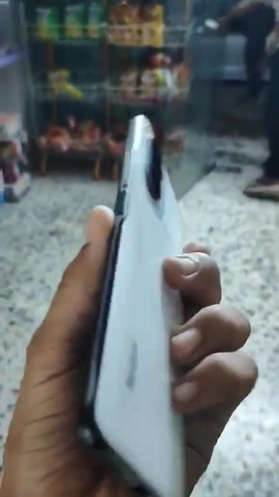 سلام عليكم جهاز شاومي Mi11i بي الضهر مفطور فقط جهاز مامبدل بي اي شي ولا مفتوح كامرته مفوله بالبوبجي 90فريم بدون لاك وتكطيع السعر 200اوبي مجال قليل المكان بغداد/***********
