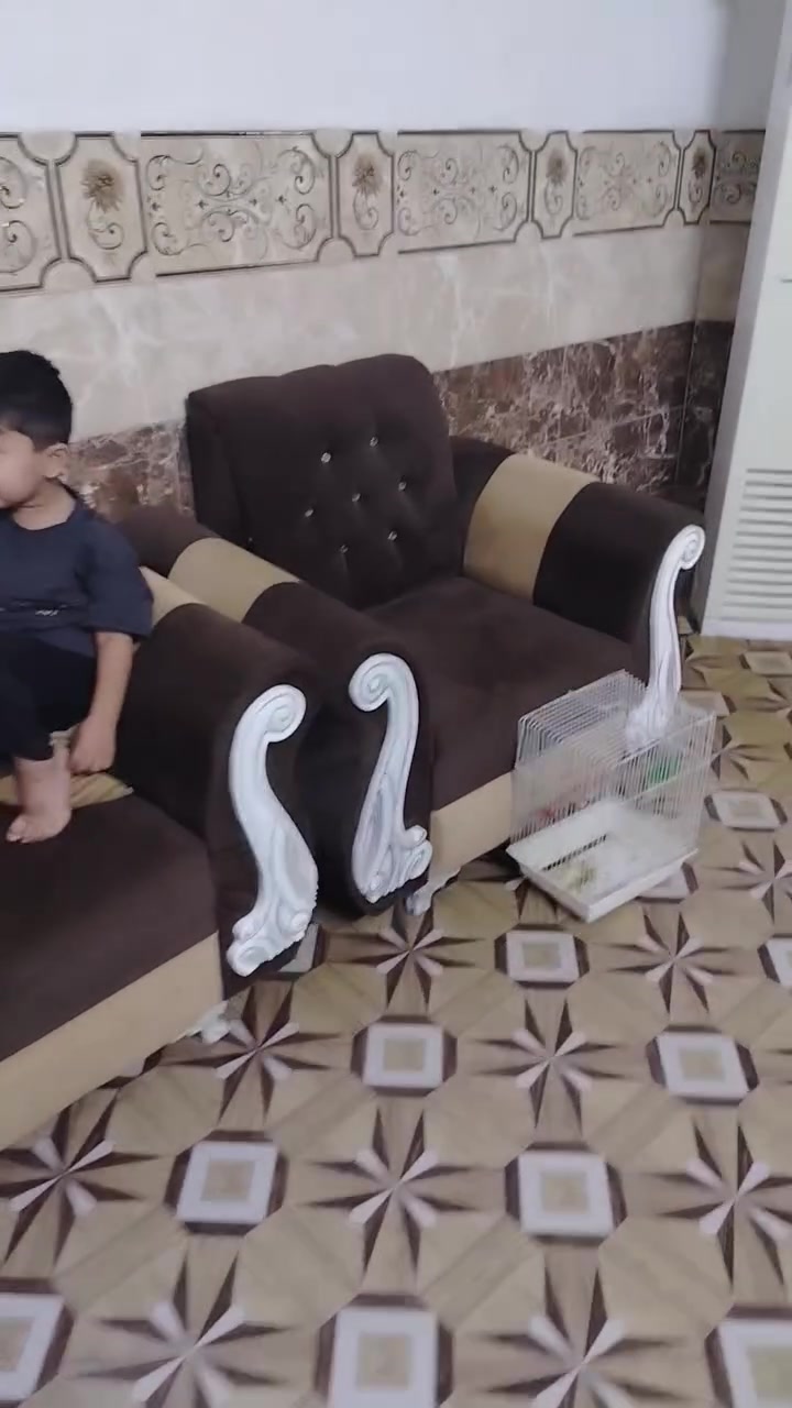 تخم 8 مقاعد ب ١٥٠ الف مكاني تاجي حي الحسن العسكري ***********
