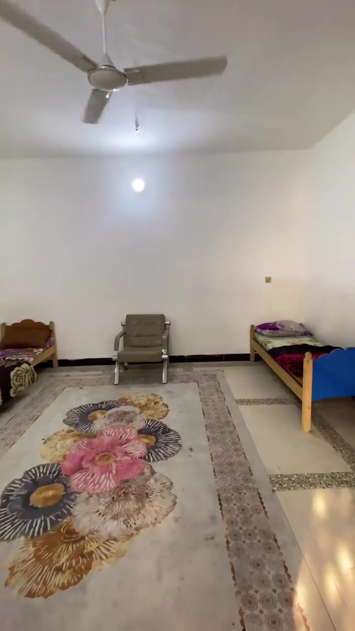 السلام عليكم ورحمة الله وبركاته
مشتمل 3 غرف يتكون من 2 حمام وموزع 
وكل غرفه مجهزه بالكامل

وانترنيت 24 ساعة  

خط كهرباء ذهبي 24 ساعة 

مطبخ مع ثلاجه ومجمده جداً قريبه على طريق بغداد 

مسافه 90 متر مقابل عامود 34 

للاستفسار اتصال على رقم ***********
