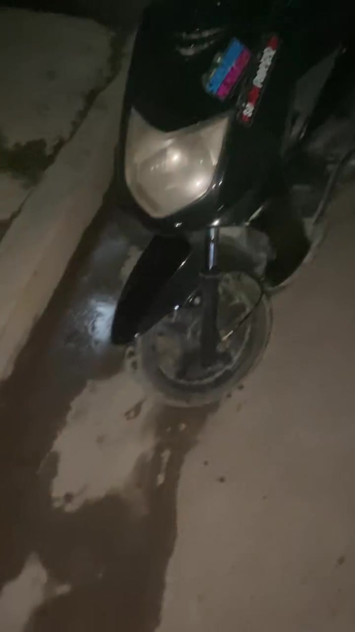 سلام عليكم دراجه للبيع سكنس نثيه ابيعها كو حديد ماادري شبيها كابريتر او لازم تجفيت سعرها ٢٠٠ كو حديد العنوان بغداد قرب جزيره بغداد السياحيه رقمي ***********
