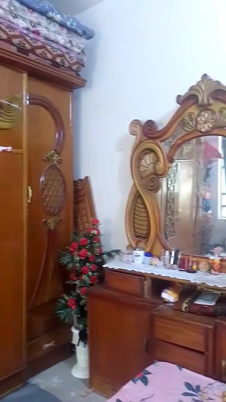 سلام عليكم غرفة نوم سعره525وبيه مجال مكان بغداد محمودية ناحية الرشيد رقم الهاتف ***********
