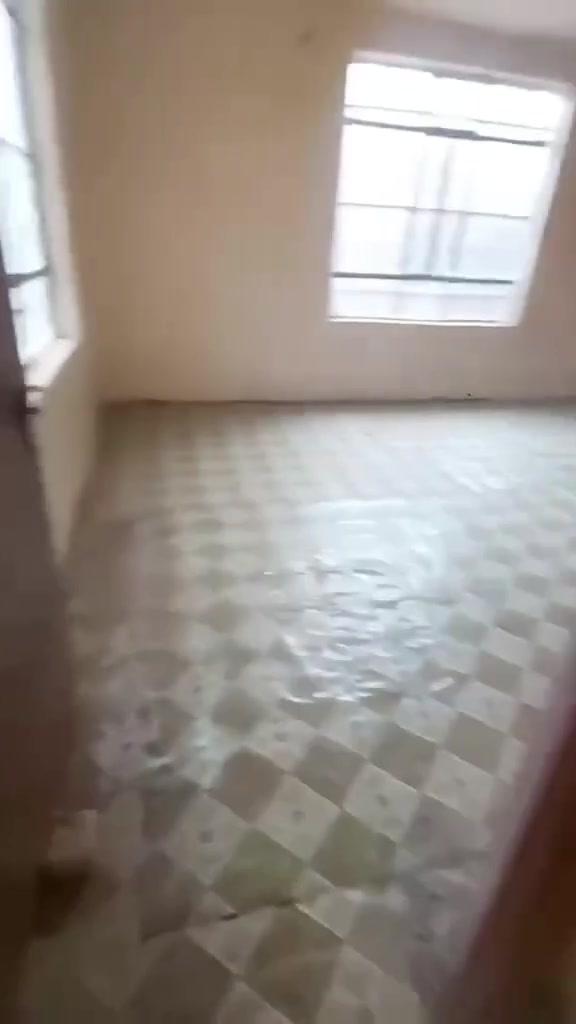 متوفر بيت للايجار

المساحة 329 م

محتويات البيت غرفتين مطبخ حمام داخلي وخارجي استقبال وهول وصالة حديقة جانبيه امامية 

الموقع حي العسكري

للاستفسار

***********
