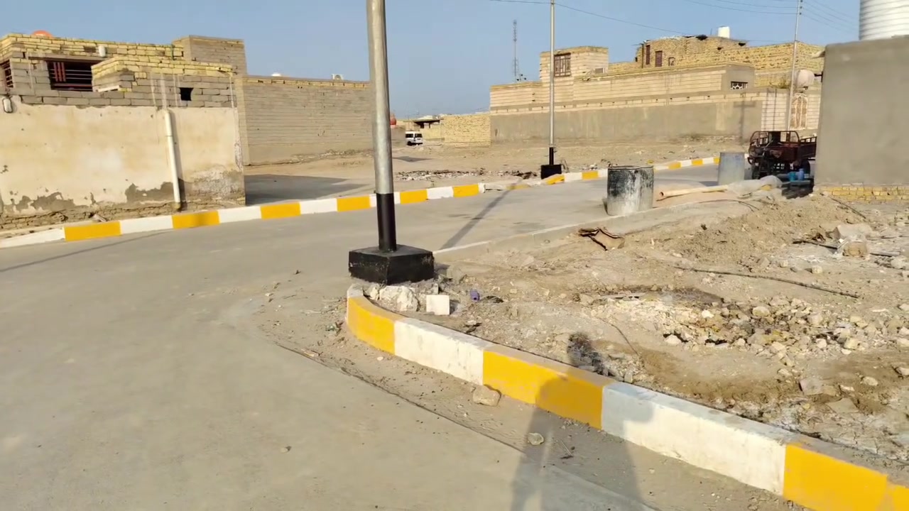 قطعه للبيع نهاية شارع الإطفاء حي العسكري قرب مدرسة الصينيه الاخيره 200 متر طابو صرف بأسمي القطعه خدمات كامله شوارع كهرباء و ماي ومجاري للاستفسار الاتصال على الرقم *********** واتساب فعال ايضاً
