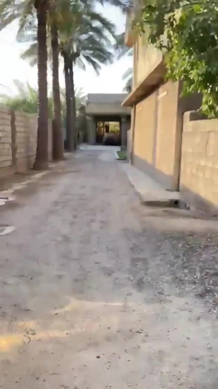يا الله السلام عليكم 
بيت للبيع مساحه 450متر ثاني قطعه من الشارع العام طابو سند 25 العنوان بغداد المدائن منطقه الجعاره البيت بناء جديد الاستفسار الاتصال ***********
