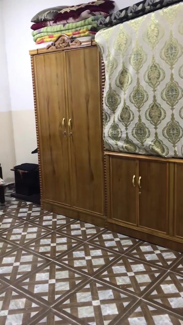 السلام عليكم دار البيع /الشعله شارع /60/طابق ونص مساح /100/متر/العسر/97 مليون وبي مجال 
الدوالم قبل السجه /مقابيل شارع ابو طيارة 
ثالث دربونه على ايدك اليسار/***********
