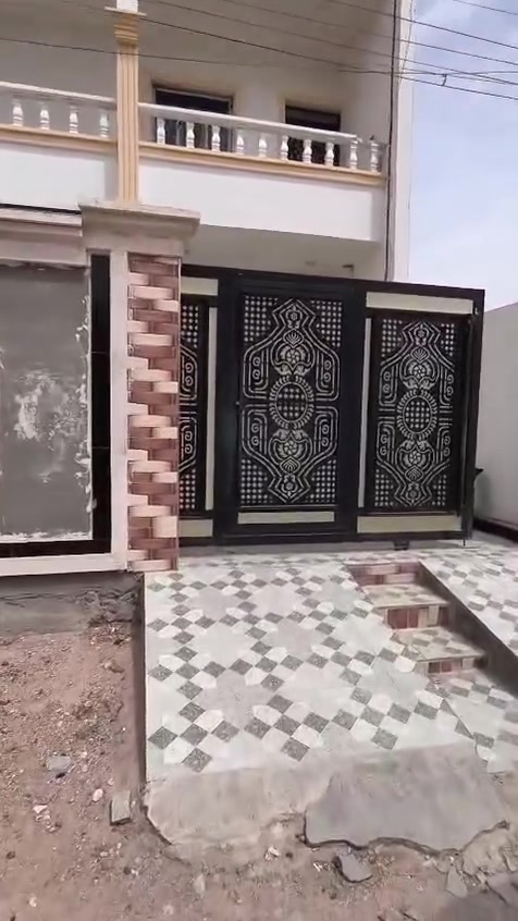 بيت للبيع المساحه ٢٠٠ المكان رمادي ٥كيلو مقابيل مطعم حجي محمد مرقم ماي وكهرباء وبلديه السعر ١٢٥ مليون وبي مجال ***********

