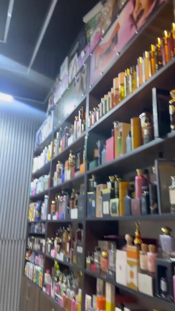 سلام عليكم كوزمتك للبيع تفاصيل داخل فيديوو
   بغداد الحسينيه شراي يتصل وبعيوني ***********
