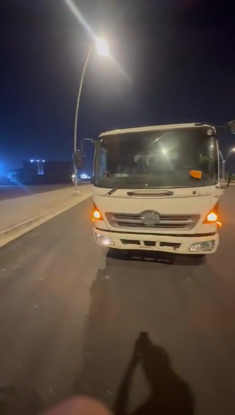 هينو كابسه نفايات محرك 5 سلندر ما مشتغله بالعراق حجم 8 ونص رافع حاويات بلادي 
العنوان بصرة 
***********
