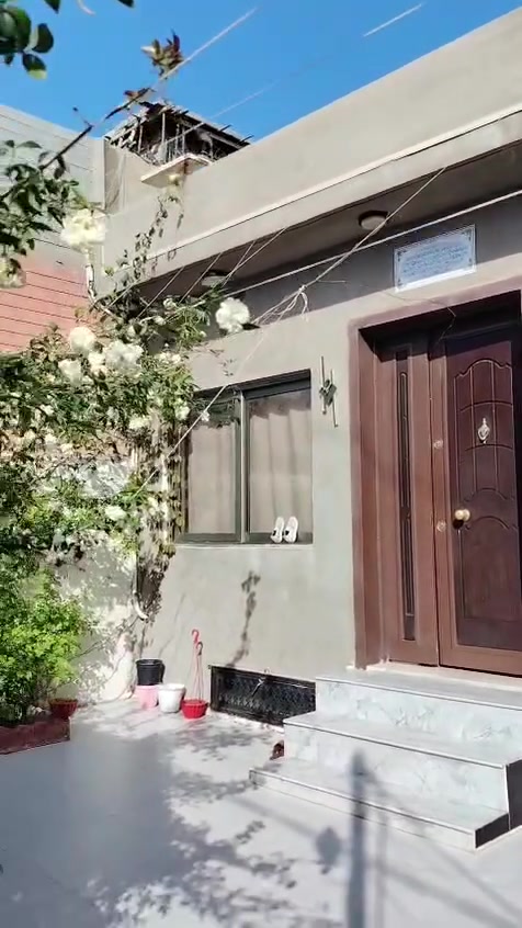 سلام عليكم البيت للبيع  مساحه 140 واجه ٧ / منطقه واحد اذار قرب قوس قزح دوميز
شارع 20 طابقين   يتكون غرف نوم 2 +استقبال +مطبخ +صحيات غربي شرقي عدد 2+سرداب ارضي حديقه داخليه وخارجيه  معه كراج سقوف  مغربي  نضام تبريد مركزي سيراميك مطبخ صحيات مطبخ حار بارد
سعر 190 معه المجال
الاستفسار / *********** +***********
