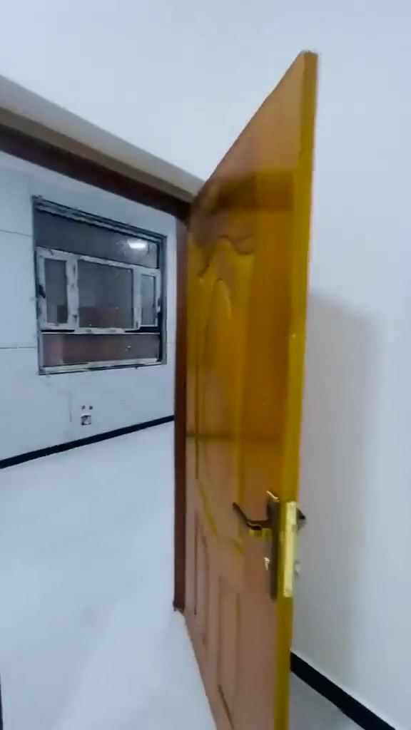 القبله • غرفتين • درج حديدي خارجي