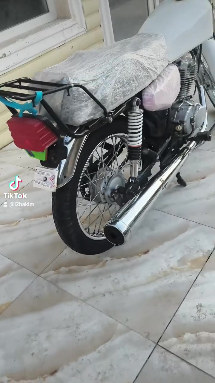 دراجه البيع بدون او راق دراجه نضيفه شوف العين امبدل بيه بس ولفات السعر 400المكان الكحلاء اب 300لا تراسل الرقم ***********
