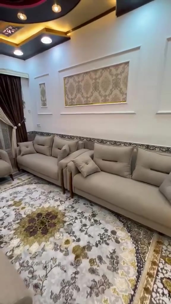 بيت في حي الشهداء للبيع
مقابل بريد الهندية اول فرع خلف التجاري المساحة 100 م الواجهة 5 والنزال 20 يحتوي البيت على طابقين غرفة واستقبال وصاله ومطبخ وصحيات عدد 2
والطابق الثاني غرفة وصالة
شليمان طابوق جمهوري بناء نظيف
السعر 135 مع المجال
التواصل واتساب او اتصال ***********
