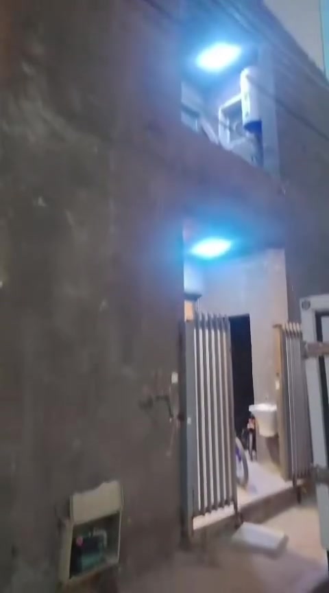 بيت البيع في حي دجلة مساحه ١٠٠الوجه ٦وربع ونزال ١٦ونص  الاسسفار على رقم ***********
