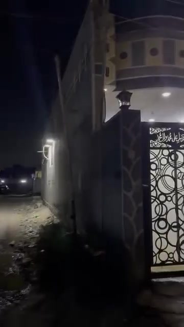 للي يحب يستثمر أو يحب يحتوي عائلته، البيت هذا مناسب جداً. يأتي بمساحة واسعة جداً 180 متر، واجهة 9 ونزال 18، وموقعه الكرغولية جسر ديالى الجديد، قرب سدة جسر، مجاور مدرسة الأحرار الابتدائية للولد والثانوية للبنات.
المميزات:
مطبخ حار وبارد.
المنطقة تمر بارتفاع بالأسعار، فمن الممكن يكون استثماراً جداً جيداً.
غرفتان نوم بمساحة كبيرة نسبياً.
توفير ماء وكهرباء.
طارمة أو كراج بمساحة أيضاً واسعة نسبياً كما موضح في الفيديو.
يأتي بحمام داخلي وحمام خارجي.



        و آني متوازي على بيعت ألبيت و محتاج فلوسة و هوة سعرة للأمانة 120 مليون بس لأن متوازي راح أبيعة ب110 مليون فقط و تكدر تراسلني على ألأنستا هذا أليوزر Reda_369x أو تخابرني على ألرقم أو تراسلني على تطبيق راقي
